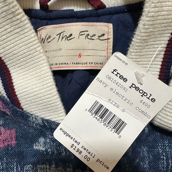 🌟HP🌟Free People Blue Patterned Bomber Jacket with Burgundy Sleeves - Picture 2 of 6
